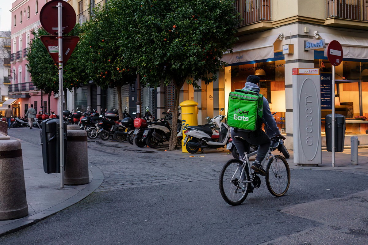 Spain demands €110m from Uber Eats over ‘false self-employed’ riders