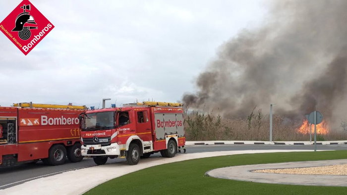 Firefighters extinguishing a vegetation fire in San Fulgencio