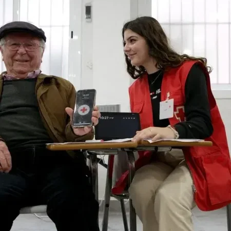 Red Cross volunteer supporting elderly person in Alicante community programme