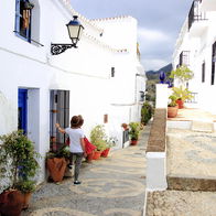 Visitor walking through a narrow street in one of Spain’s most picturesque small towns