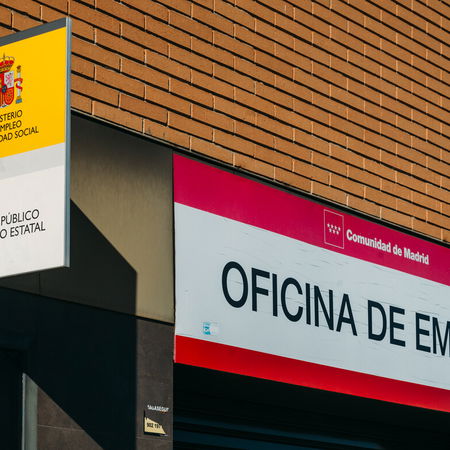 Sign of Spain’s SEPE employment office related to the €570 unemployment subsidy explained in the article