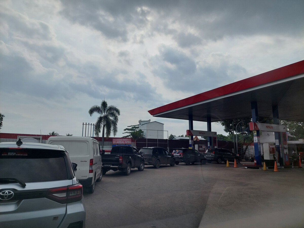 Drivers rush to petrol station after fuel appears for just €0.01 per litre