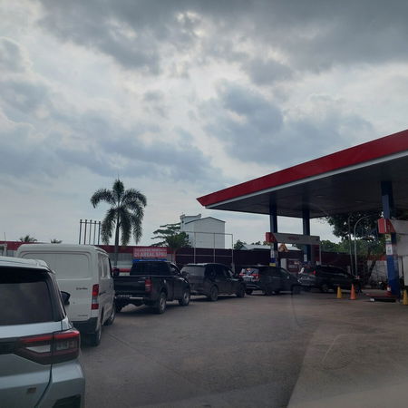 Cars queue at a busy petrol station after a fuel price mistake showed petrol at €0.01 per litre