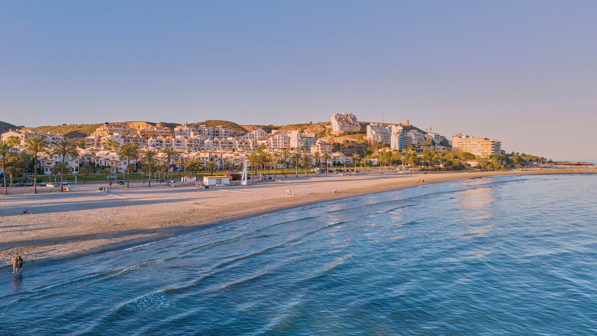 Santa Pola recovers over 5,000 tonnes of sand to restore beaches