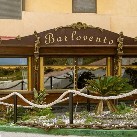 Exterior view of Restaurante Barlovento on the Torrevieja coastline