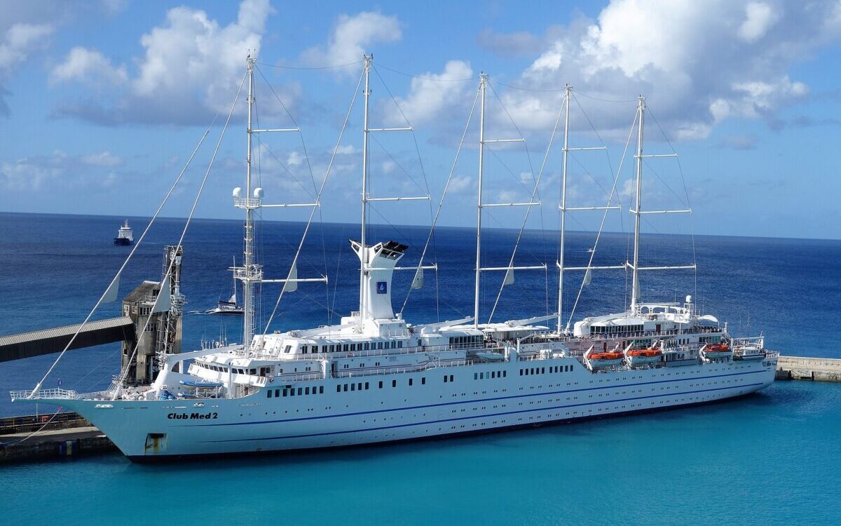 Largest Most Luxurious Sailing Cruise Ship, Club Med 2, Pays Motril A Visit