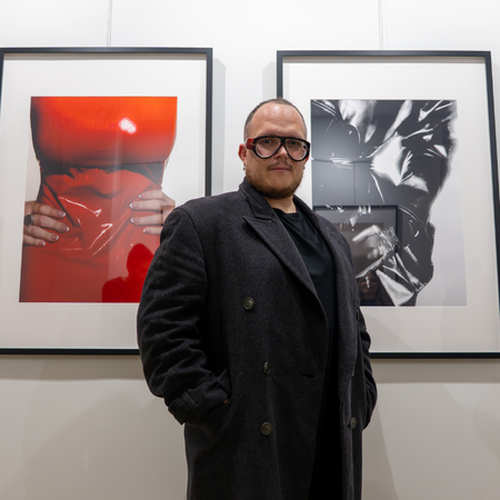 Euro banknotes with a syringe symbolising financial aid and Spain’s Ingreso Mínimo Vital support system