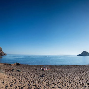 100 kmh speed limit signs on a Spanish motorway through a mountainous area