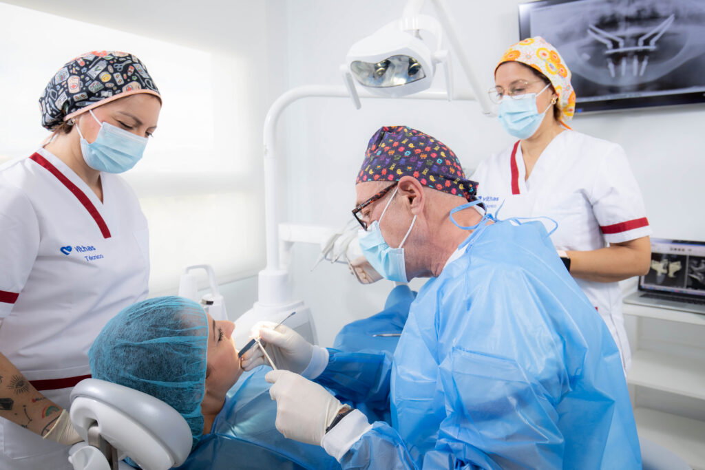 Dr. Rubén Davó, from the Vithas Medimar Hospital, leads the first study that endorses the ‘Quad Zygoma’ as the definitive solution for failed maxillary implants