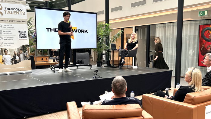 Kerim presents F925 to sharks.