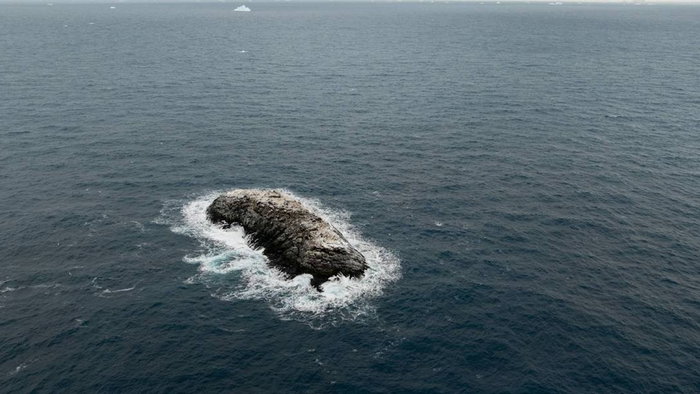 Newly discovered rocky island in Antarctic waters surrounded by ocean