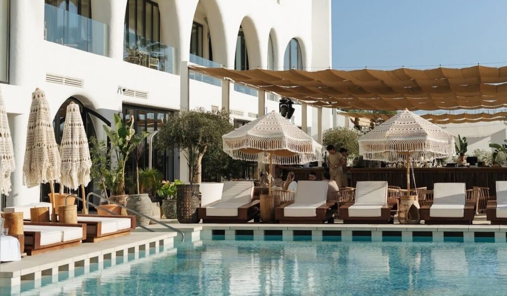 Nube floats into Estepona