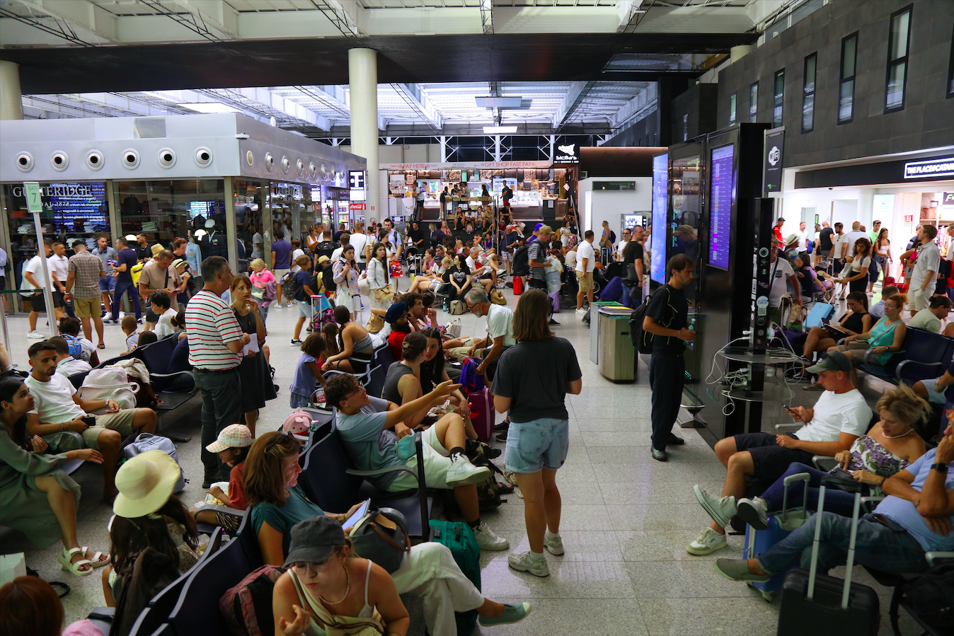 Thousands stranded as 1,475 flights delayed and 172 cancelled across Europe