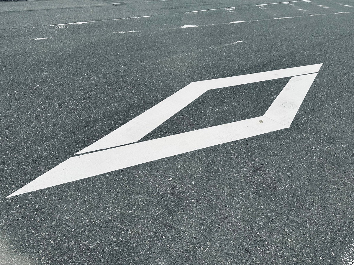 Drivers In Spain Are Seeing This White Diamond And Many Do Not Know It Can Cost €200