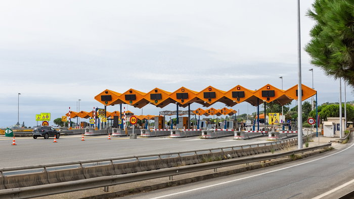 Spanish motorway toll booths on a major road as several toll routes remain free overnight in 2026