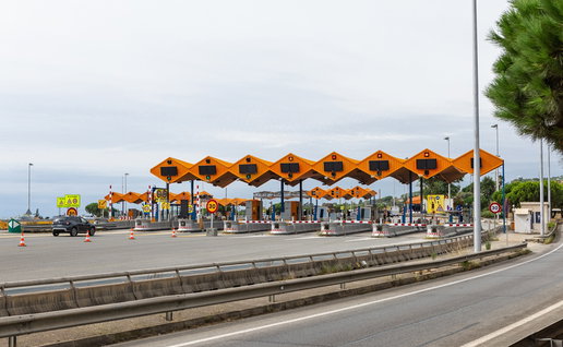 Spanish motorway toll booths on a major road as several toll routes remain free overnight in 2026