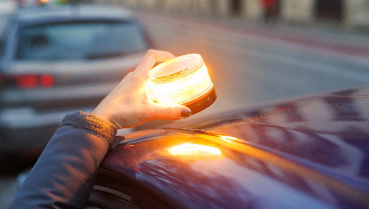 Just 17% Of Road Incidents In Spain Use Mandatory V16 Warning Beacons