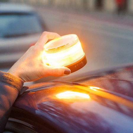 V16 warning signal on top of car