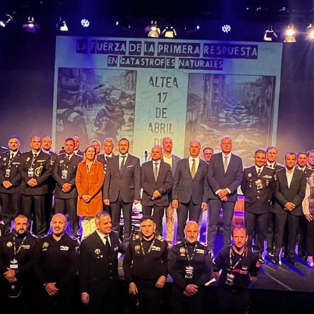 100 kmh speed limit signs on a Spanish motorway through a mountainous area
