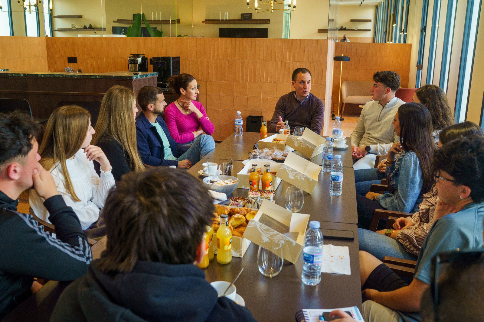 ‘coffee With The Mayor’: Vera’s New Approach To Strengthen Community Engagement