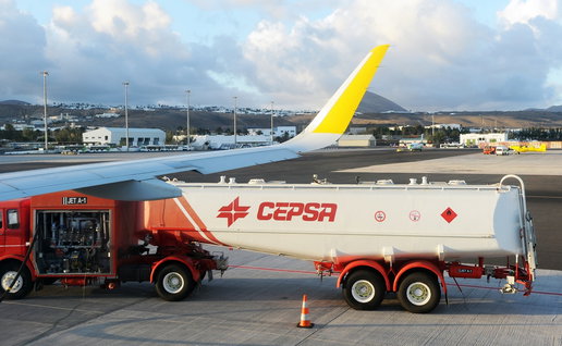 Aircraft being refuelled by fuel truck at Spanish airport amid flight supply concerns