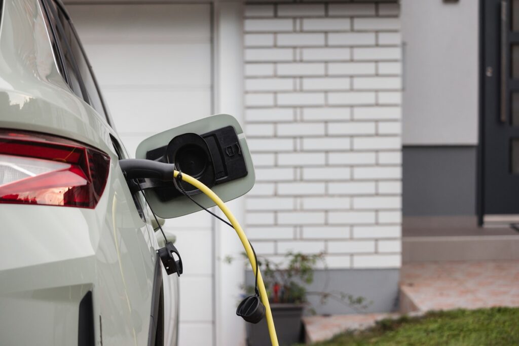 Spain pushes electric cars, but many homeowners are asking one question: how do we charge them?