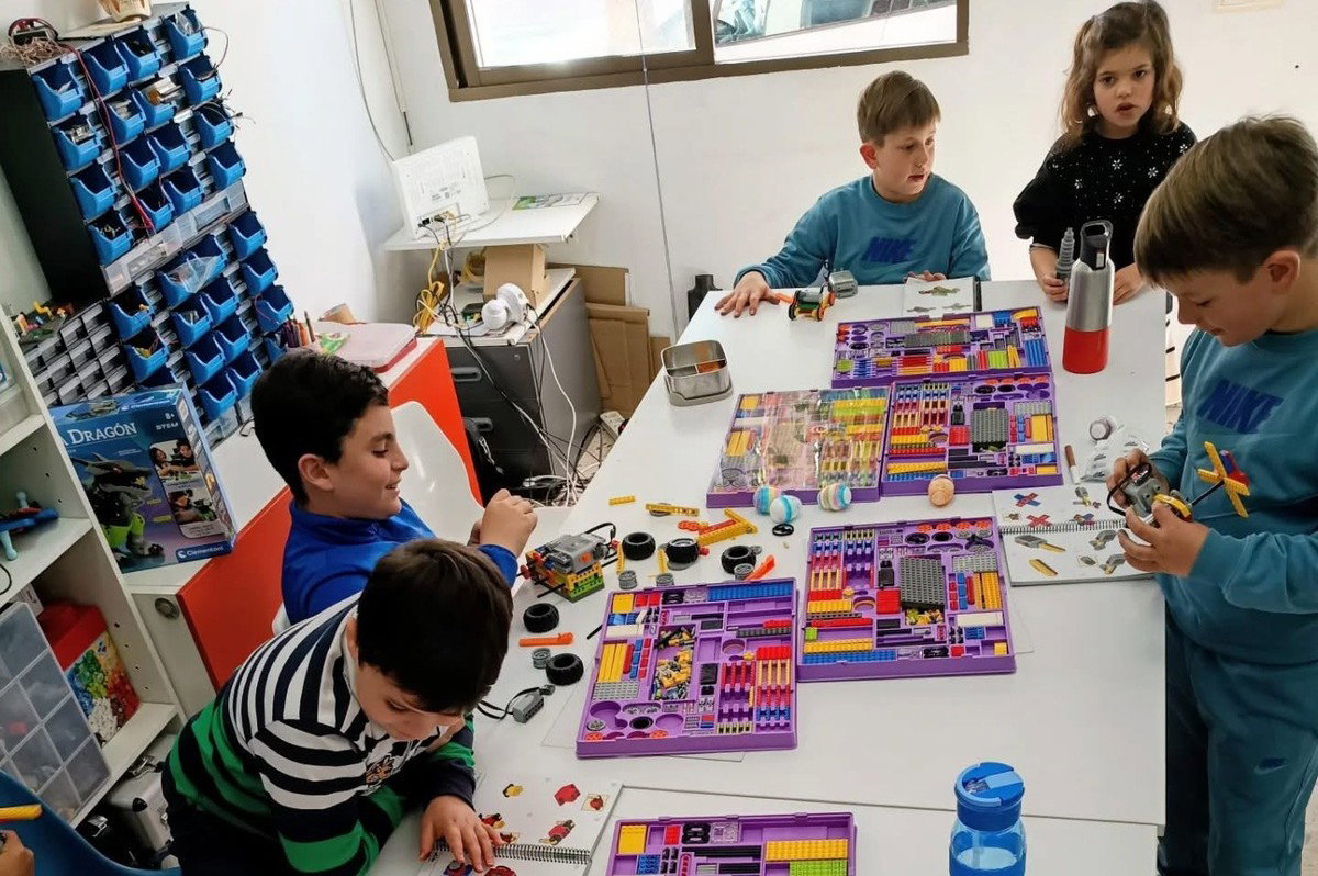 Young Engineers Hold Stem Day Workshop