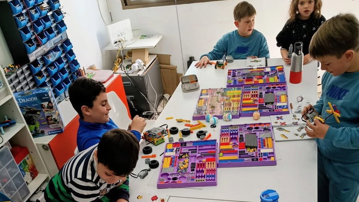 Young Engineers hold STEM day workshop