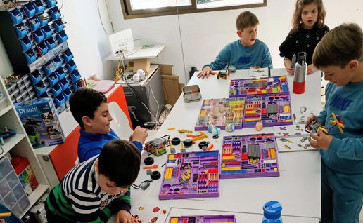 Young Engineers hold STEM day workshop