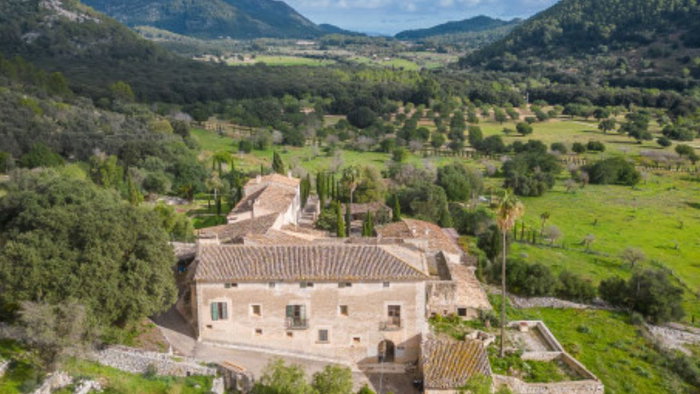 Historic Mallorcan estate at a crossroads