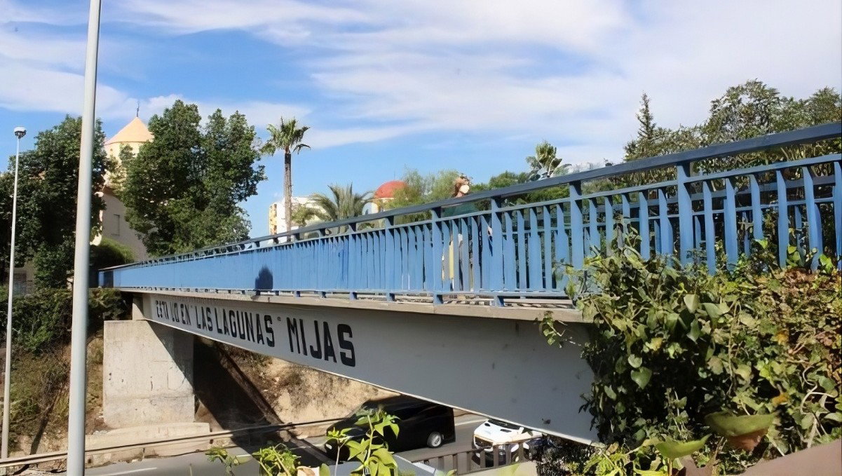 Mijas Calls For Full Enclosure Of A-7 Footbridges After Repeated Incidents