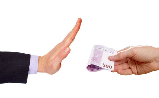 Shop assistant refusing €500 euro banknote from customer due to large denomination