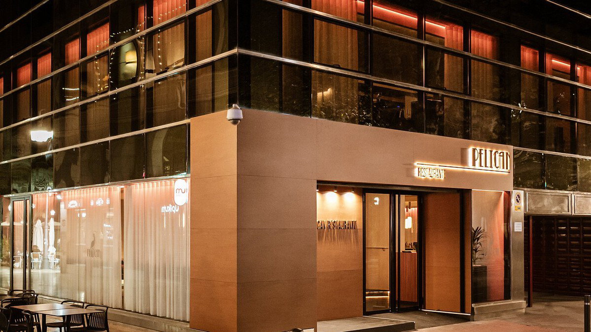 Pelican Restaurante In Alicante Turns Dinner Into A Full Night Out