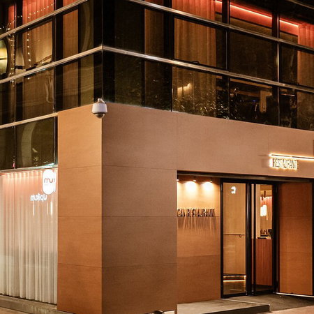 Exterior of Pelican Restaurante in Playa San Juan with sushi, cocktails and evening atmosphere