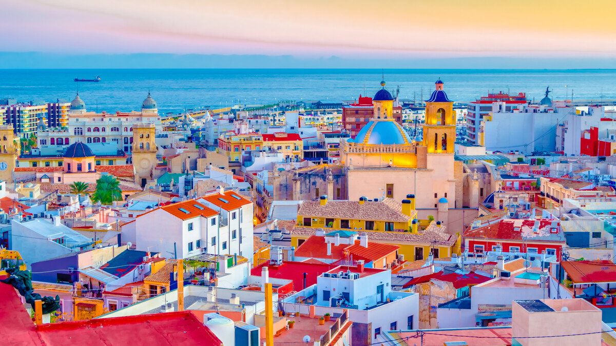 euroweeklynews.com - Dora Urbancsek - Alicante breaks Semana Santa records as tourism tops 90%