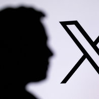 Elon Musk using X platform reacting to Spain migrant regularisation policy