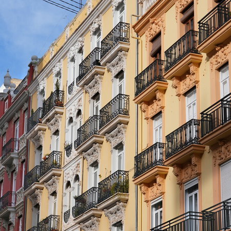 Vacant apartment building in Spain linked to new housing plan offering renovation grants
