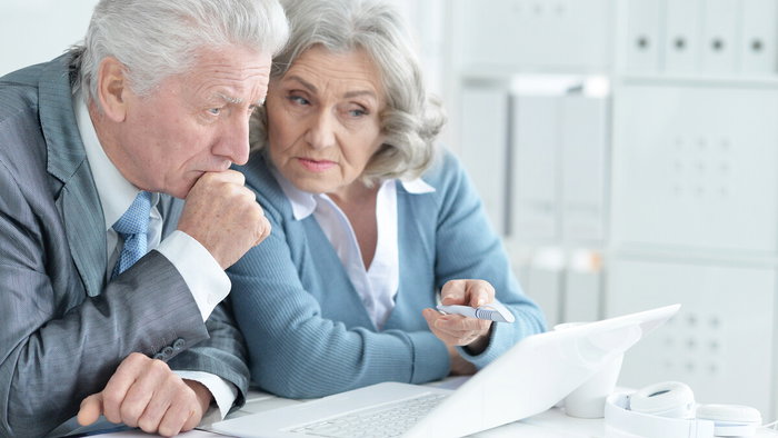 American expat checking Social Security documents in Spain