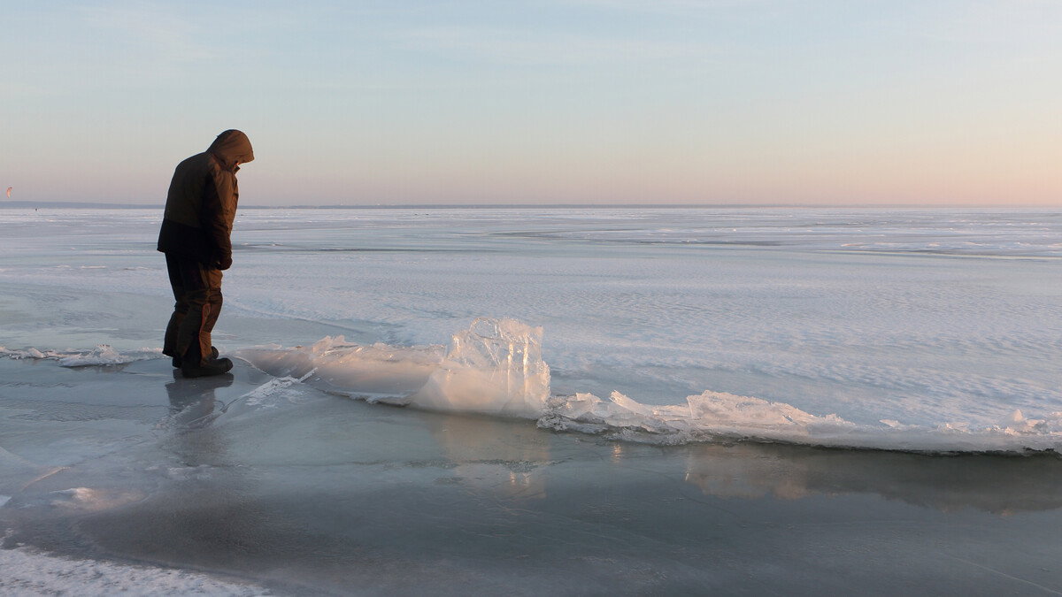Hiker Falls Through Frozen Lake In Pyrenees: 19-year-old Rescued With Hypothermia In Posets-maladeta