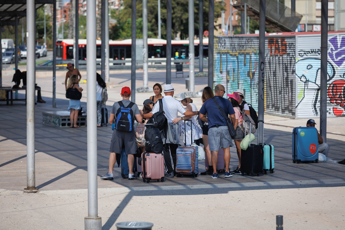 Family ties that unlock Spanish residency: Arraigo familiar rules explained for 2026