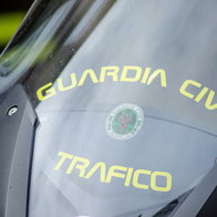 Roadside Guardia Civil measuring speeds.