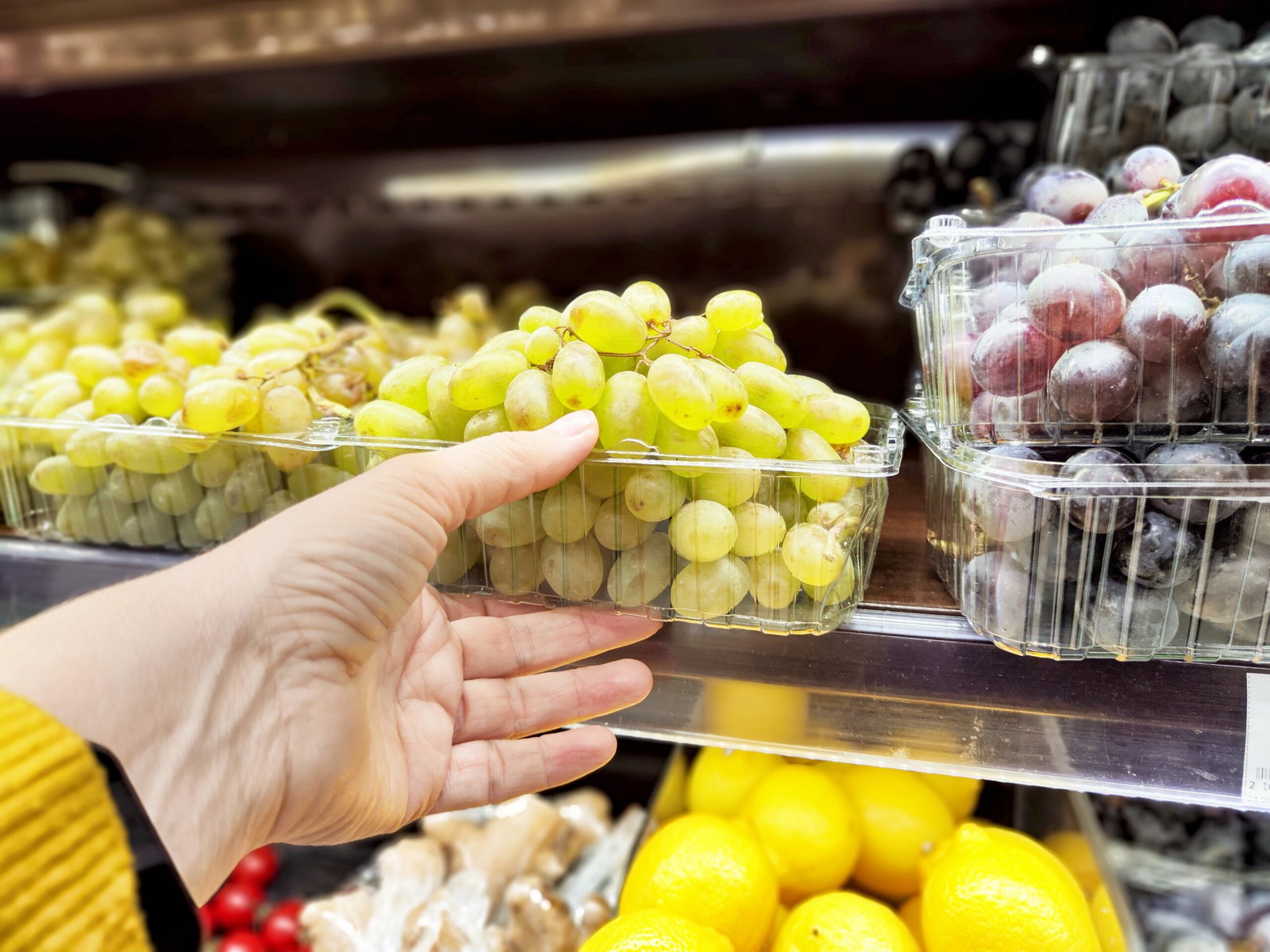 Spanish Supermarket Ordered To Pay €4,000 After Customer Slips On Grapes