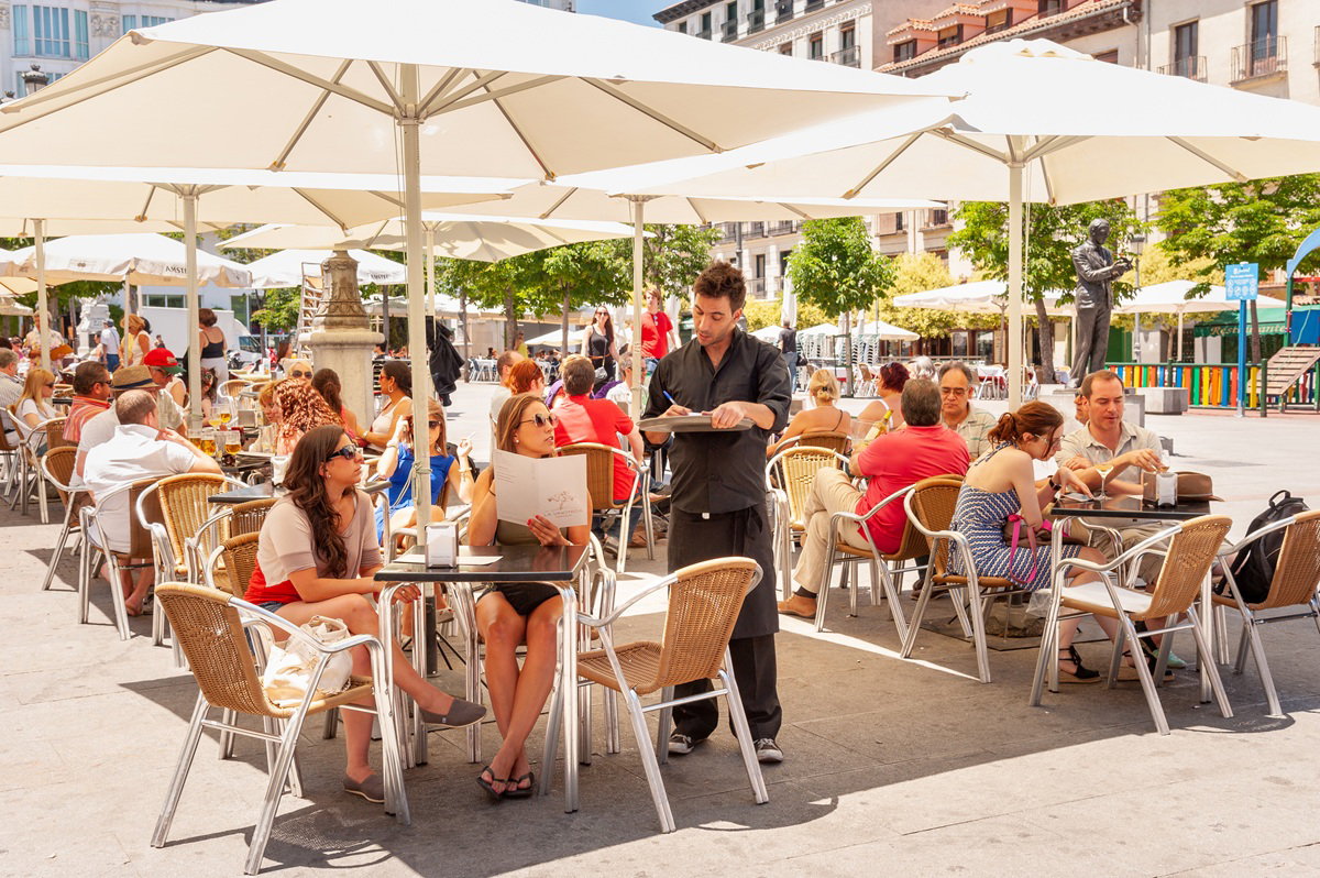 Spain Warns Restaurants Of Fines Up To €225,018 For Making Staff Work Extra Hours Unpaid