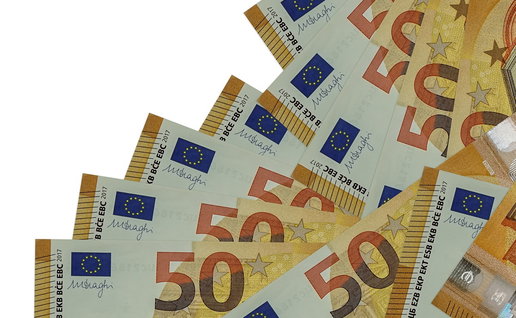 Euro banknotes representing Spain tax refund payment from Hacienda