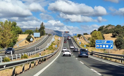 Spanish roads begin to fill for Easter getaway.
