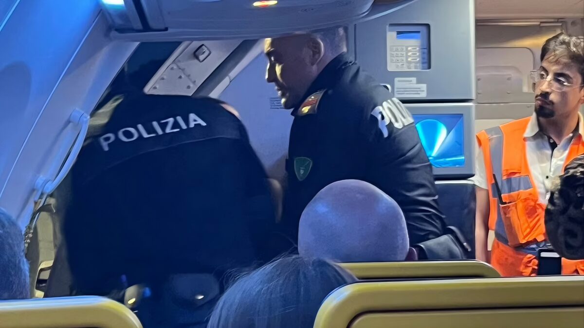 Passenger smokes throughout Ryanair flight: Unruly travellers provoke police assistance across European skies