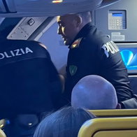 Bologna police remove aggressive passenger from Ryanair flight.