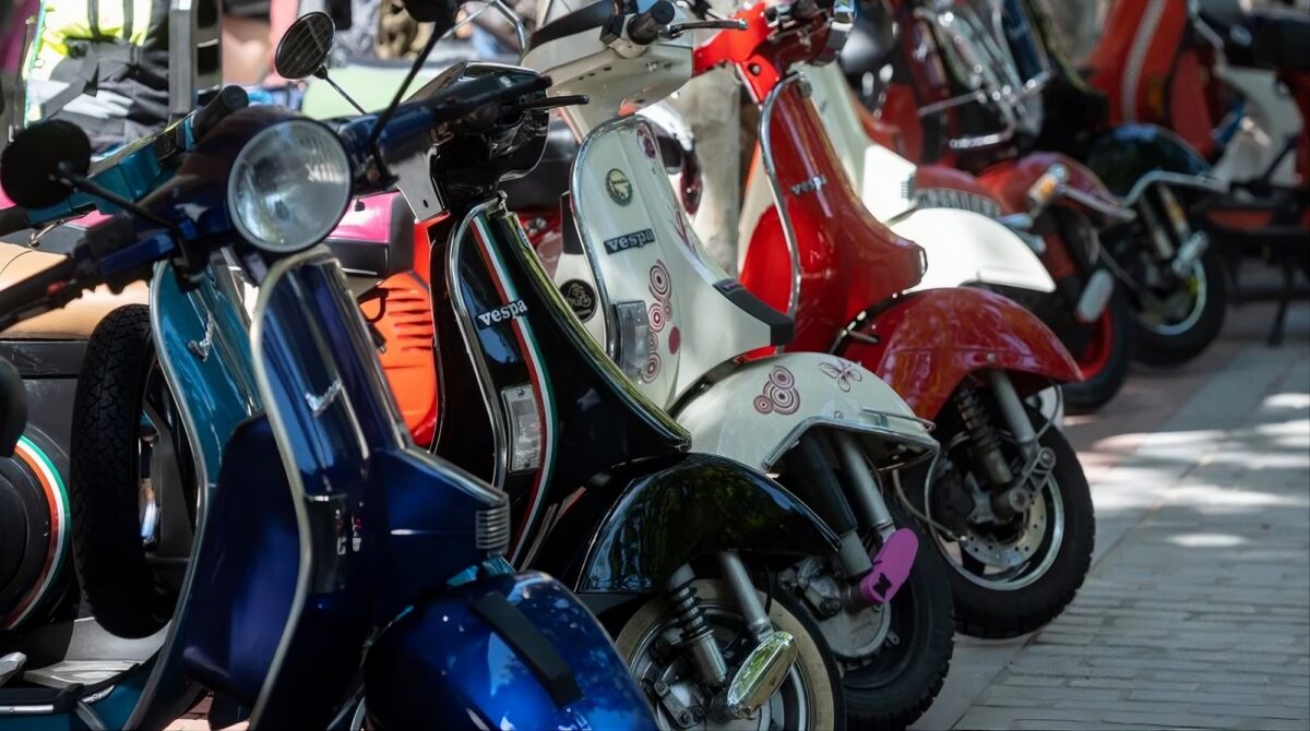 Passion For Vespa: Salobreña To Fill With Massive Classic Scooter Rally