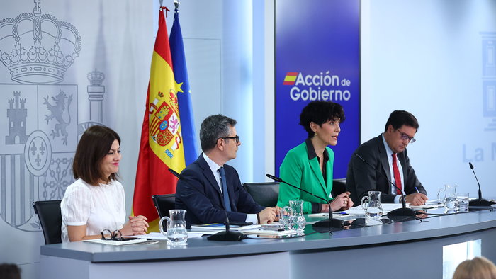 Spanish government at a press conference