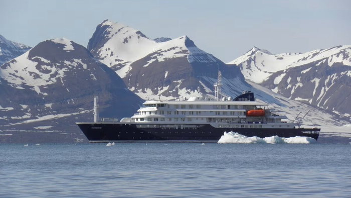MV Hondius visiting Antartica.